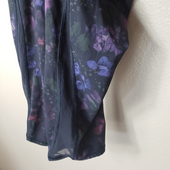 Lululemon Muted Floral Print Capri Leggings-Size 4 - Picture 3 of 10